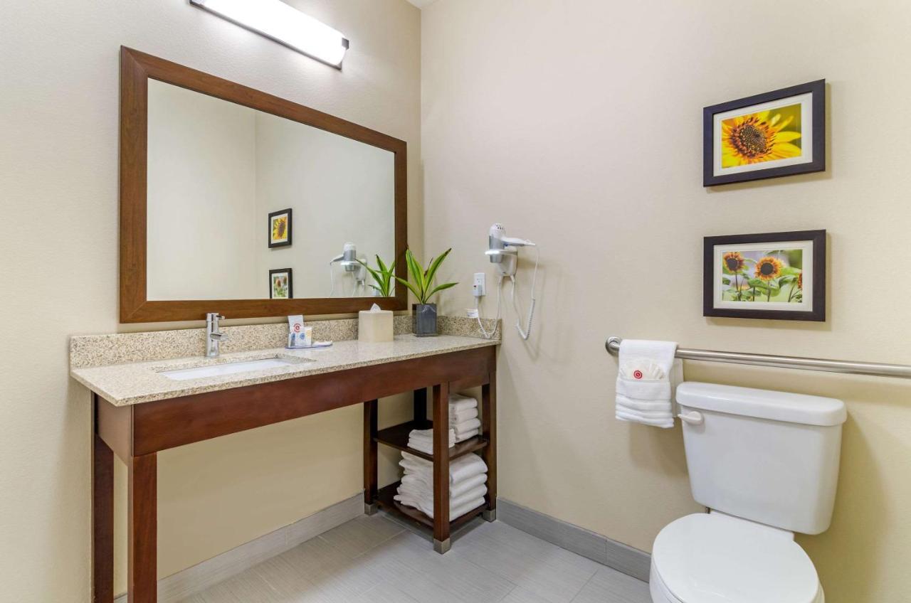 Comfort Inn & Suites Salina North Екстер'єр фото