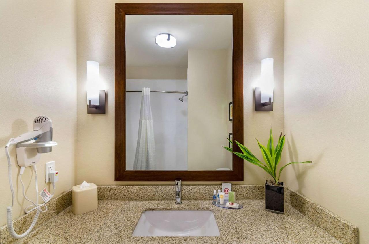 Comfort Inn & Suites Salina North Екстер'єр фото