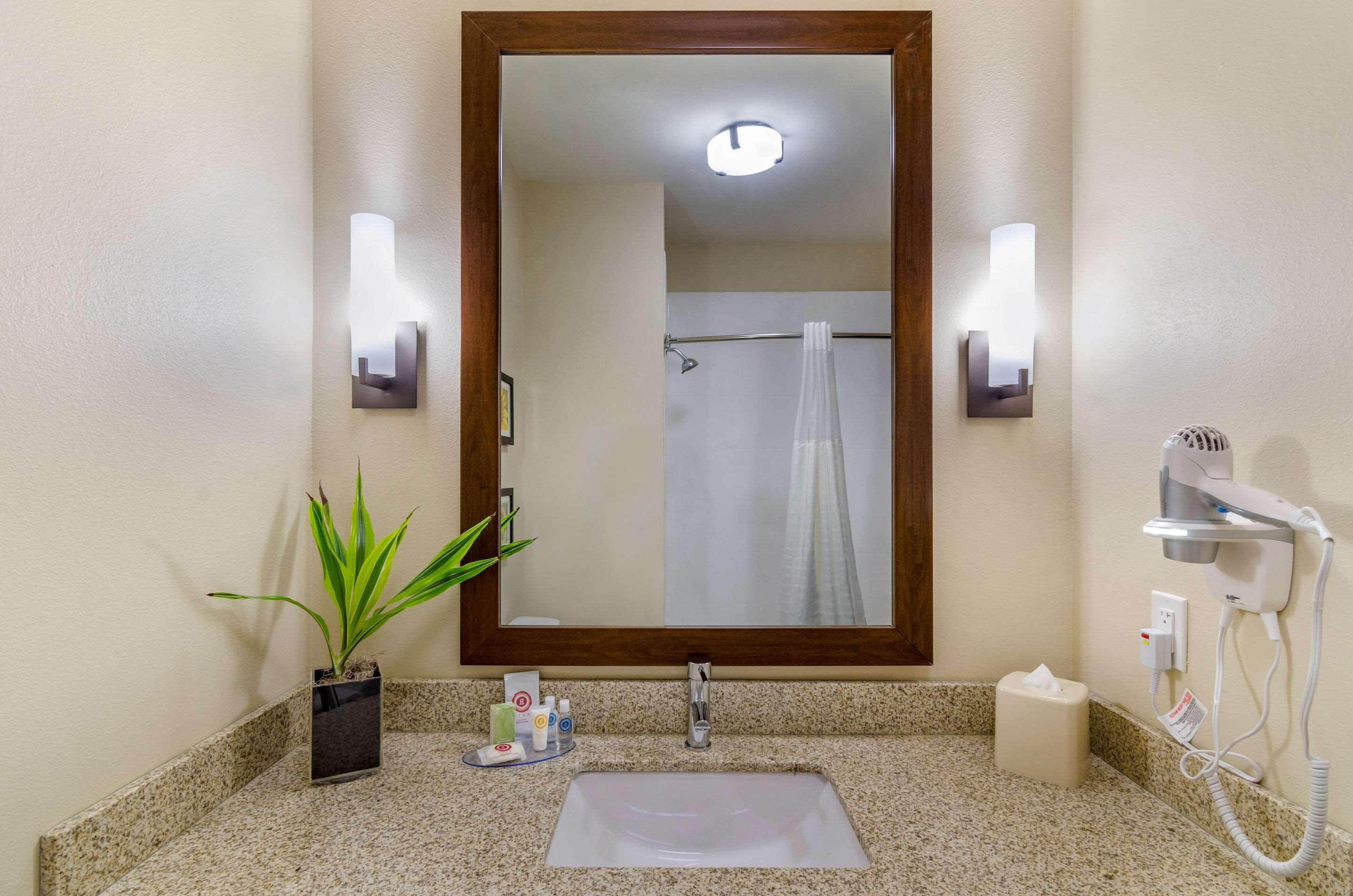 Comfort Inn & Suites Salina North Екстер'єр фото