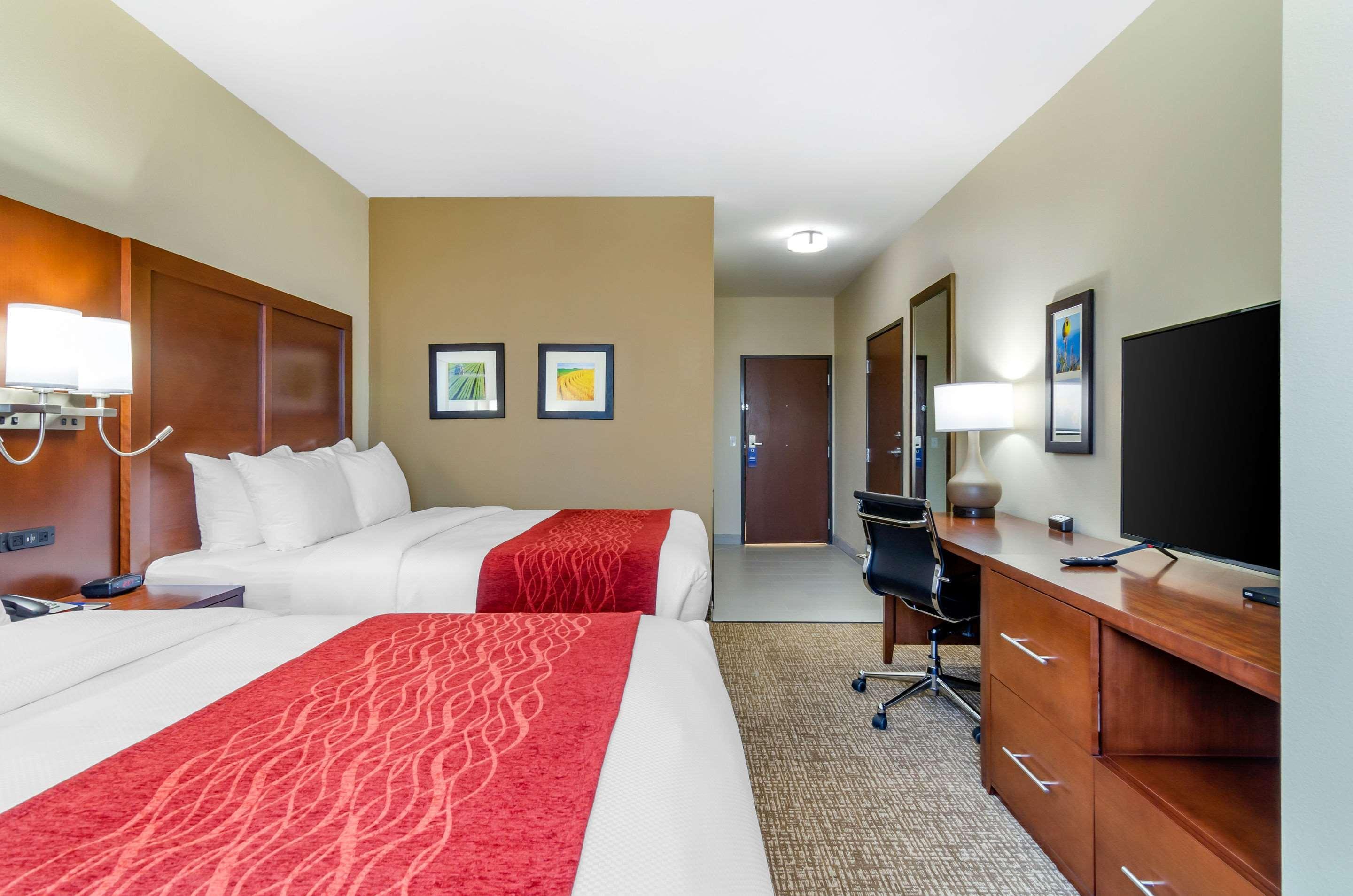 Comfort Inn & Suites Salina North Екстер'єр фото