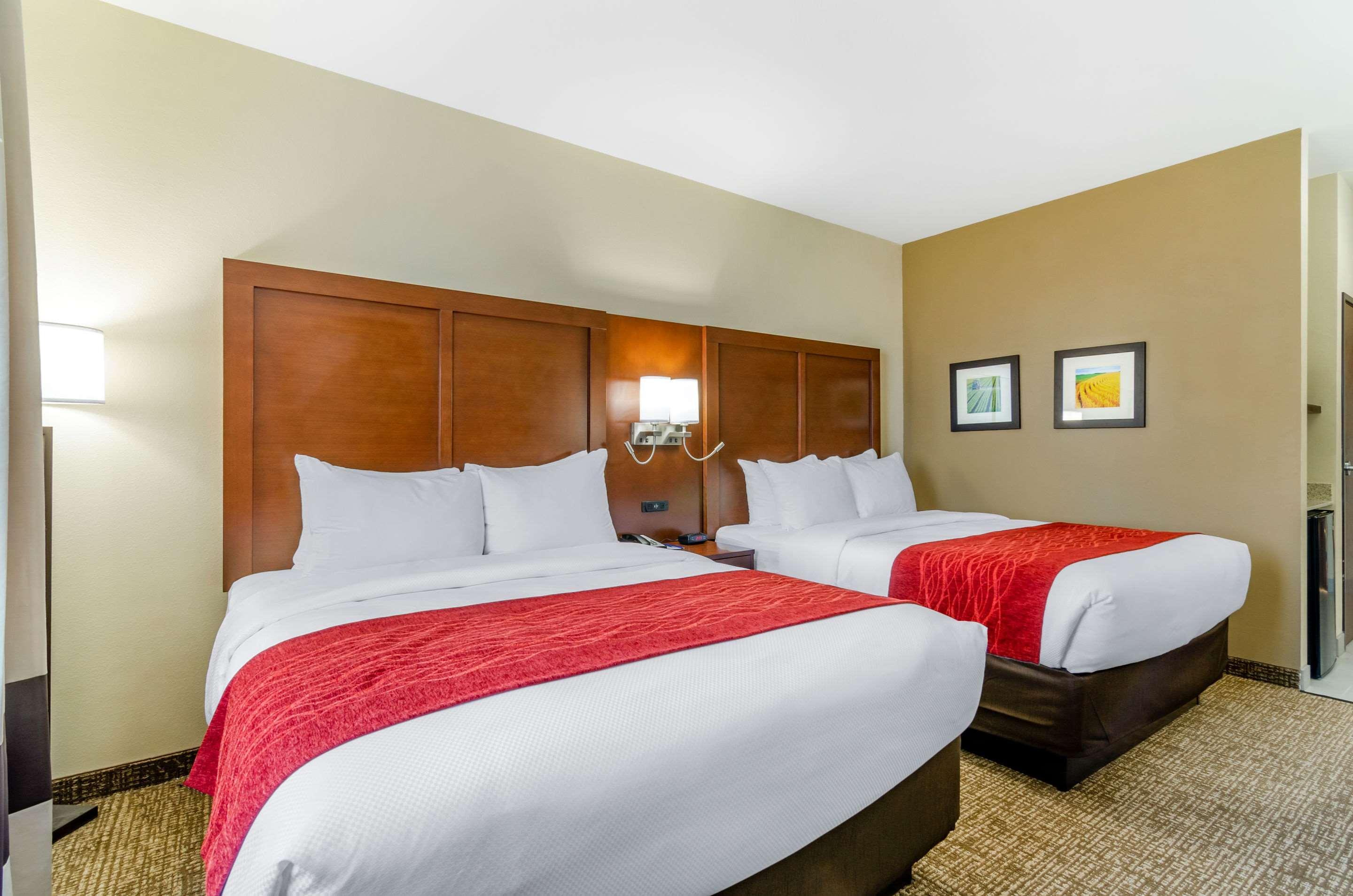 Comfort Inn & Suites Salina North Екстер'єр фото