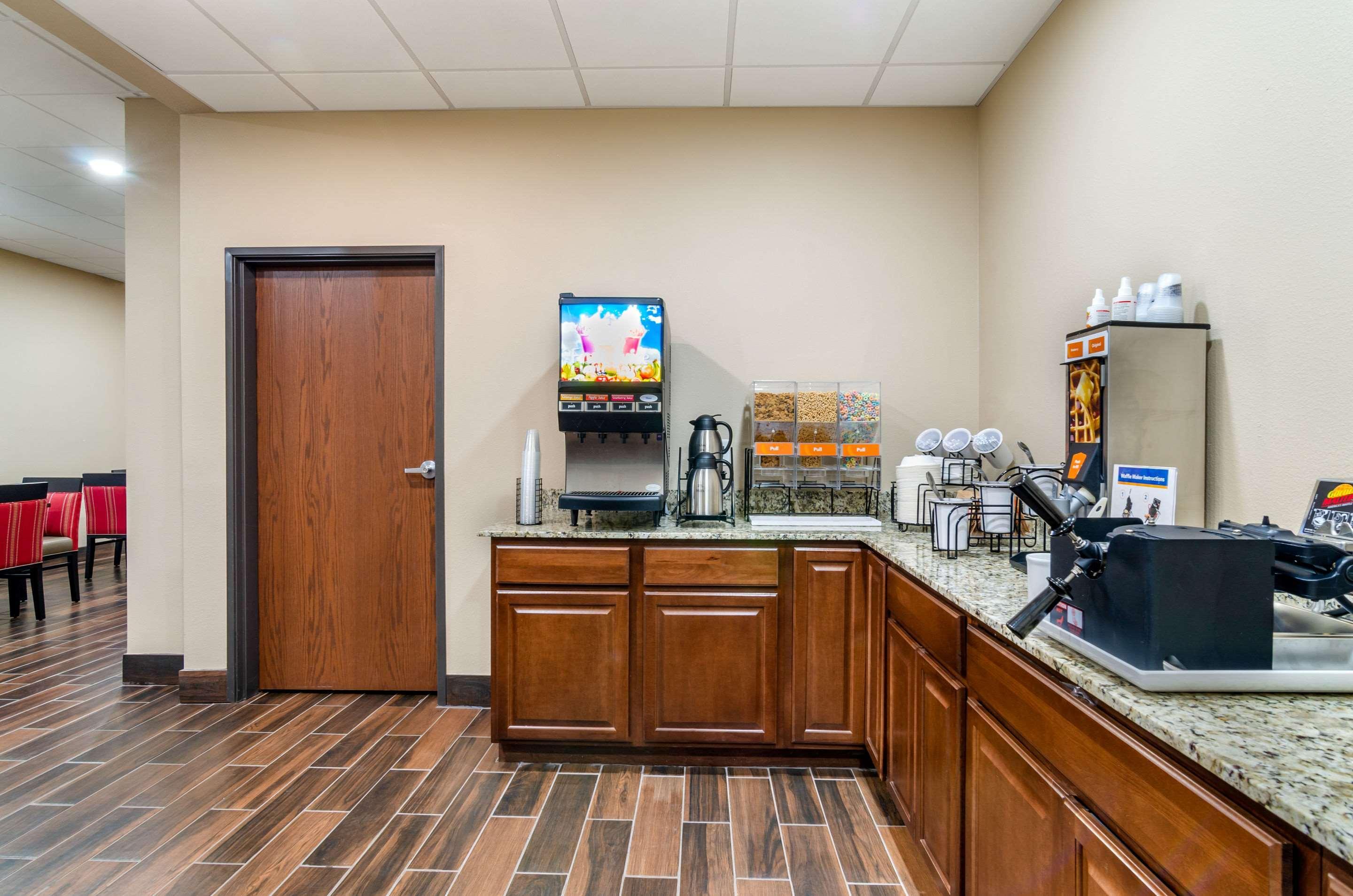 Comfort Inn & Suites Salina North Екстер'єр фото