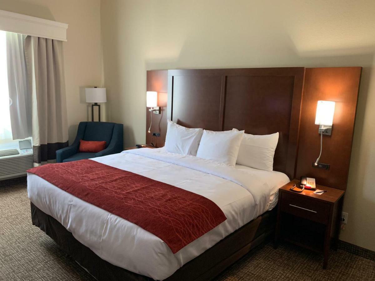 Comfort Inn & Suites Salina North Екстер'єр фото